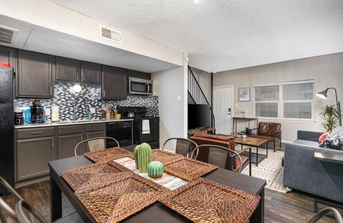 Fort Worth Apartment | Western Modern 2 Story Loft: Pool, Gym, Biz Center