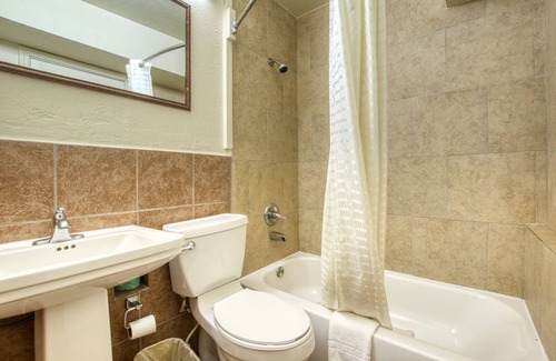 Shamrock Hotel | Western Motel
