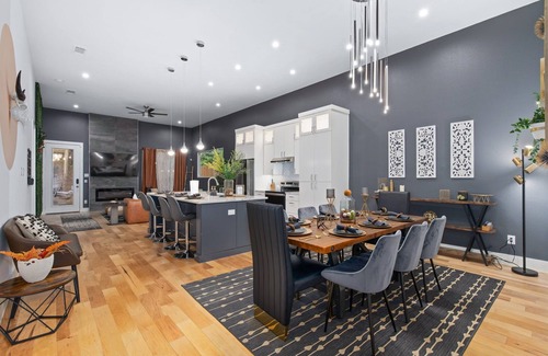 West Dallas House | Western Oasis - Chic New 6BR 10-min from Downtown