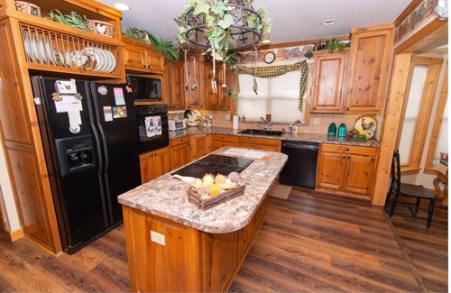 Lake Hatcher Park House | Western Retreat Across From the Lake
