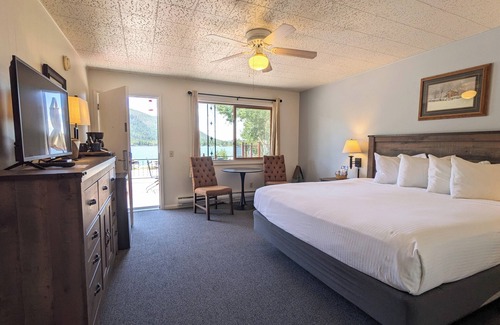 Grand Lake Hotel | Western Riviera Lakeside Lodging