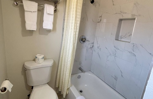 Clarendon Hotel | Western Skies Motel