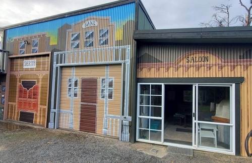 Coromandel House | Western Theme Mural,Private,Unique,Rustic,Sea Views,Sunsets,Bush,Pet friendly.