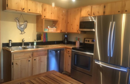 West Yellowstone House | Western themed Cabin in Quiet neighborhood - 1 mile to Yellowstone Park!