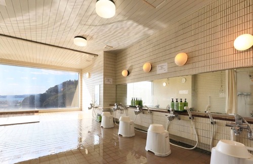 Katsuura House | Westernstyle room with living room and kitchen / Katsuura Chiba