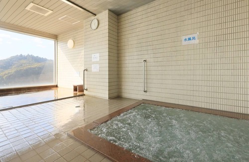 Katsuura House | Westernstyle room with living room and kitchen / Katsuura Chiba