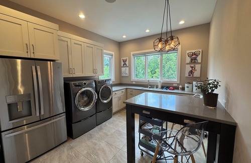 Carmel House | Westfield 6BR Estate -Sauna, Saltwater Pool, Hot Tub, Gym Near Chatham Hills GC
