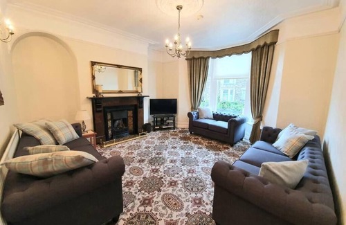 Skipton House | Westfield House - Characterful 7 Bedroom Townhouse