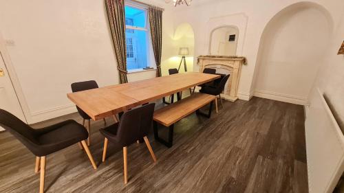 Skipton House | Westfield House - Characterful 7 bedroom townhouse