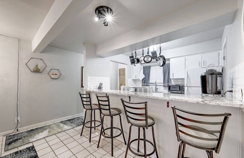 Tarrytown Condo | Westfield Wonder | Historic Tarrytown neighborhood