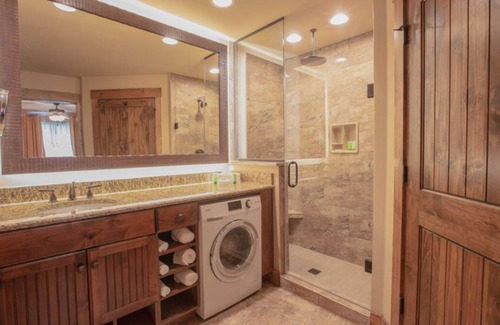 Branson Resort | Westgate Branson Woods 1 King BR Villa, full kitchen, pet friendly