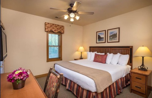 Branson Resort | Westgate Branson Woods 1 King BR Villa, full kitchen, pet friendly