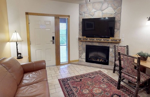 Branson Resort | Westgate Branson Woods 1 King BR Villa, full kitchen, pet friendly