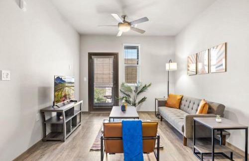 Glendale Sports and Entertainment District Apartment | Westgate CozySuites by stadium with pool #13