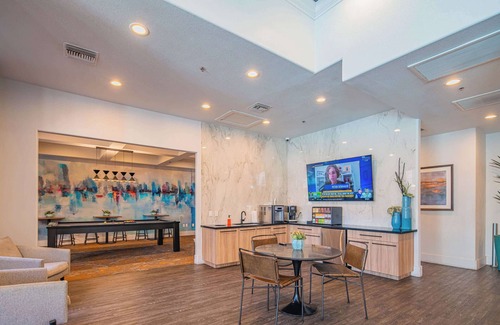 Glendale Sports and Entertainment District Apartment | Westgate District Stay | Pool, Gym, Parking & W/D
