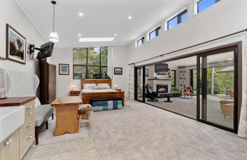 Paparoa House | Westhay Stables - Paparoa Holiday Home