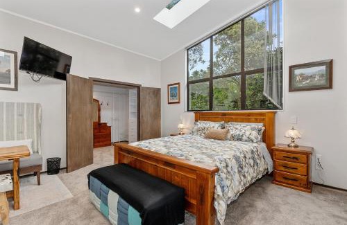 Paparoa House | Westhay Stables - Paparoa Holiday Home