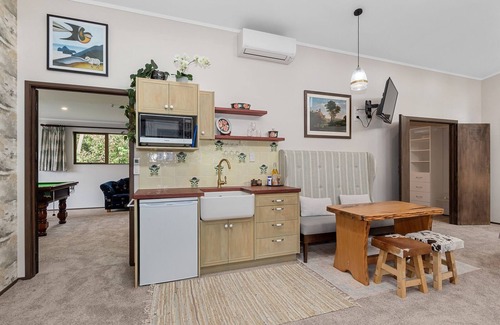 Paparoa House | Westhay Stables - Paparoa Holiday Home