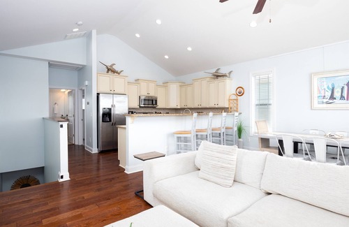 Surf City House | Westinn Away: Elegant Coastal Sound Retreat