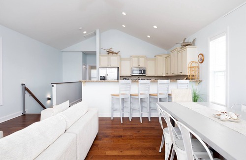 Surf City House | Westinn Away: Elegant Coastal Sound Retreat