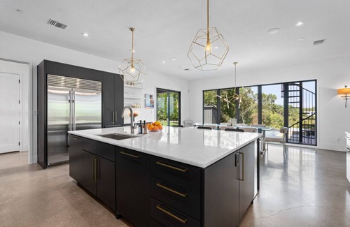 Westlake Highlands Apartment | Westlake/15 Min to DT/Pool/Hot Tub/Views!