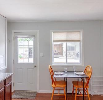 Bloomfield House | Westlake Cherry Valley Cottage