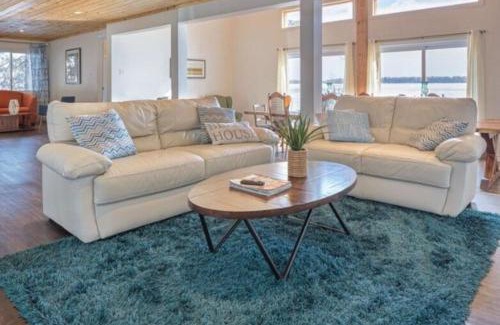 Bloomfield House | Westlake Consecon Cottage