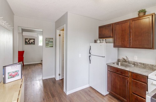 Bloomfield House | Westlake Cottages The Rosehall PEC Waterfront Stay