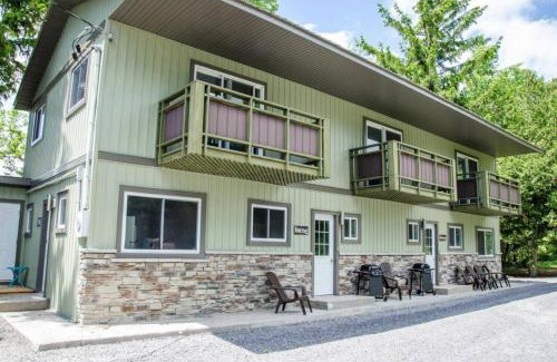 Bloomfield House | Westlake Demorestville Cottage