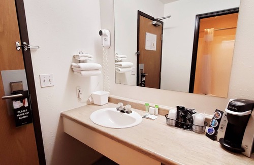 Strathmore Hotel | Westlake Inn
