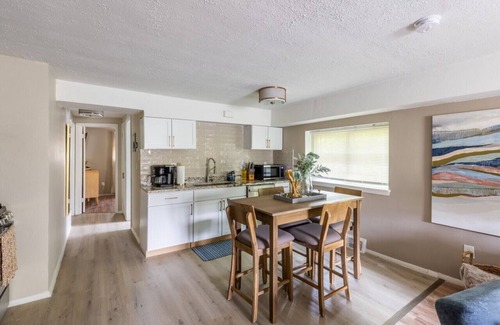 Westlake Apartment | Westlake Stylish Apartment