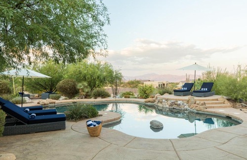 Sunrise Desert Vistas Villa | Westland by AvantStay Desert Oasis w Mountain View Pool Basketball Court