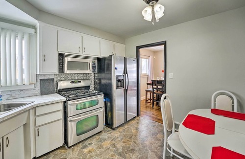 Westland House | Westland Home w/Yard ~ 20 Mi to Downtown Detroit!