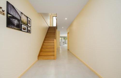 Westmeadows Villa | Westmeadow Breeze Skyline Stay 8 Min to Airport