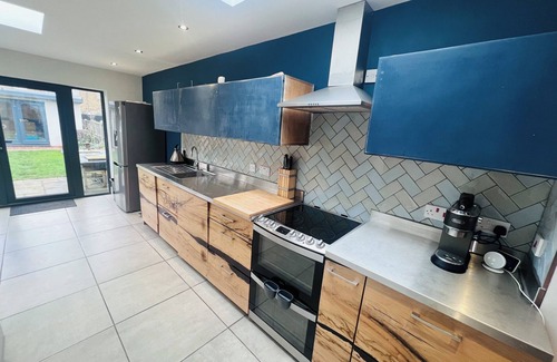 Whitstable House | Westmeads wings. 5 minutes walk to the harbour and close to town and beach