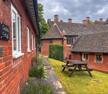 Cambridge Hotel | Westminster College Cottages, Cambridge