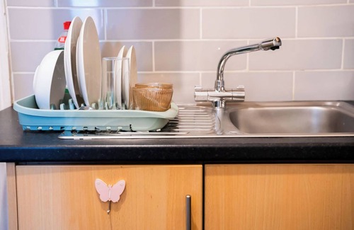 Kirkdale Apartment | Westminster couple getaway
