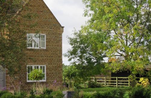 Moreton Pinkney Bed & Breakfast | Weston Hill Farm