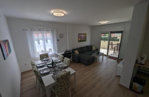 Las Rosas Apartment | Westood Retreat Residences