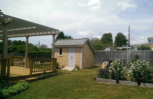 Adamsville House | Westport Beach Cottage. Walk to the Beach.