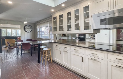 Westport House | Westport Gem - walk to shops, dining, town center, pet-friendly