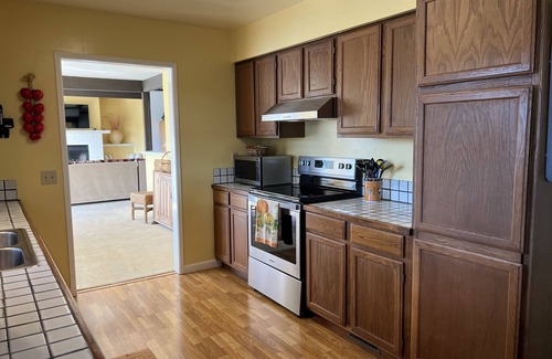 Oak Shores House | Westra's Waterfront Abode w/Private Dock, WiFi on quiet cul de sac!