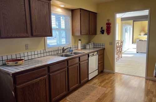 Oak Shores House | Westra's Waterfront Abode w/Private Dock, WiFi on quiet cul de sac!