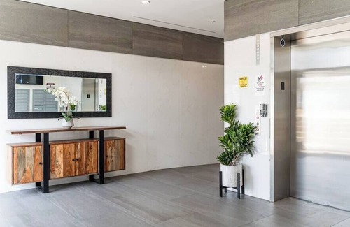East Hollywood Apartment | Westside Retreat 3 bed apt near SoFi Stadium/LAX