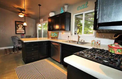 Templeton House | Westside Wine Country Chic Shack~nSleeps 6 comfortably, close to wineries~