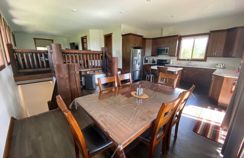Valemount House | Westview Cabin Rental