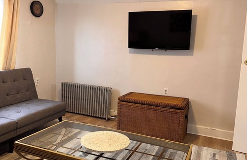 West New Haven Apartment | Westville Gem - Stylish 1BR Retreat -Private 3rd Floor Stay