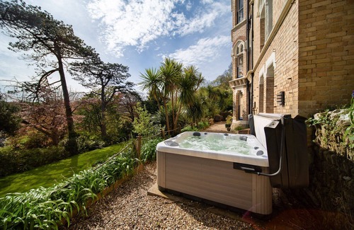 Hele House | Westwell Hall, large coastal house sleeping up to 29