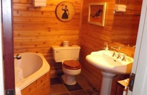 Buckhorn Hotel | Westwind Inn on the Lake
