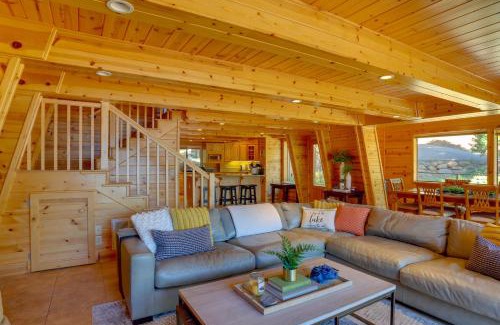 Lake Almanor Peninsula House | Westwood Lakefront Cabin with Hot Tub and Boat Dock!